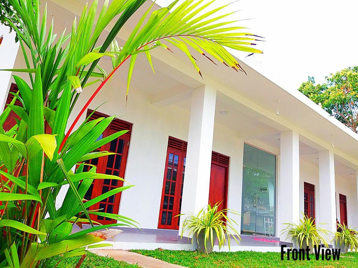 A&B Resort Negombo Kudapaduwa Pokoj fotografie